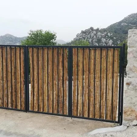 Holiday home Payam Stone House