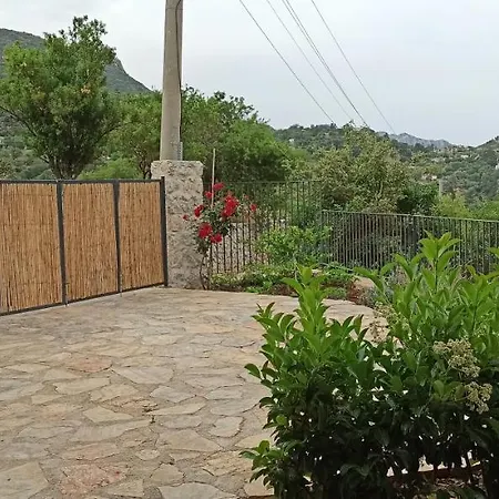Holiday home Payam Stone House *